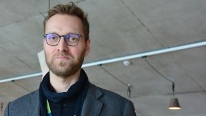 Marknadsföringsplanerare Jan-Christian Forsman säger att synlighet i en bra serie ger mycket åt en stad. Bild tagen från konstfabriken på borgå stads marknadsföringsplanerare Jan-Christian Forsman