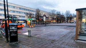 Alldeles snart är det här som taxibilarna ska vänta på kunder. Obyggd del av torget av torget i Borgå.