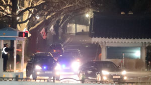 Sydkoreas avsatta president Park Geun-Hye lämnade presidentpalatset för sista gången på söndag kväll. Hon riskerar mutåtal sedan hon förlorade sin åtalsimmunitet Sydkoreas avsatta president Park Geun-Hye lämnade presidentpalatset för sista gången på sönda kväll. Hon riskerar mutåtal sedan hon förlorade sin åtalsimmunitet