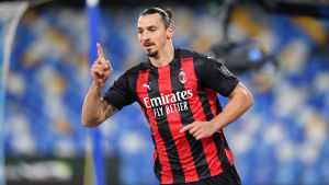 Zlatan Ibrahimovic firar ett mål i AC Milans tröja. Zlatan Ibrahimovic firar ett mål i AC Milans tröja.