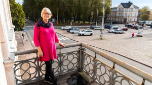 - Solen glimtar lite åt Lovisa, då någon vill investera här, säger Arja Isotalo. Arja Isotalo.