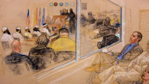 År 2012 inleddes en rättsprocess i en militärdomstol i USA mot de fem män som också står åtalade nu. Bilden är en skiss av konstnären Janet Hamlin. En sketch från en tidigare rättegång år 2012 mot fem män so mmisstänks ha planerat terrorattentaten mot USA den elfte septeber 2001.