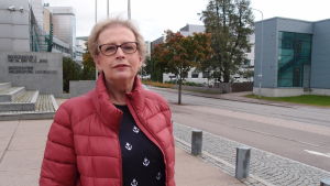 Professor Christel Lamberg-Allardt avråder från smältost i skolmaten. Professor Christel Lamberg-Allardt avråder från smältost i skolmaten.