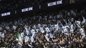 Hemmafansen hade en trevlig afton på den nya arenan. Tottenhamfans under lagets första match på sitt nya stadion.