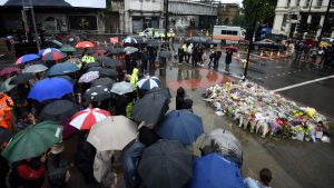 Londonoffren hedrades vid blomsterhavet vid London Bridge Londonoffren hedrades vid blomsterhavet vid London Bridge