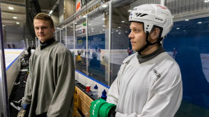 Isak Skog och Rasmus Kettunen känner ännu av segerkänslan från i våras. Isak Skog och Rasmus Kettunen följer med spelet.