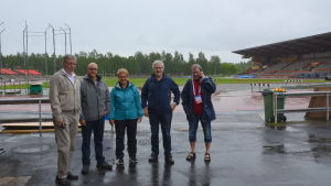 Ordförande för organisationskommittéen Ingemar Sundelin, säkerhetsansvarige Ove Damen, tävlingsledare Inger Nabb, generaldirektör Lalle Broberg och Kenneth Norrgård som sköter kontakterna utåt. Ingemar Sundelin, ordförande för organisations kommitten, Ove Damen, ansvarig för säkerheten, Inger Nabb, tävlingsledare, Lalle Broberg, generaldirektör och Kenneth Norrgård som sköter kontakterna utåt.