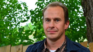 Miljövårdschef Ville Wahteristo säger att det finns en hel del metoder att ta till för att få bukt på nedskräpning. Ville Wahteristo