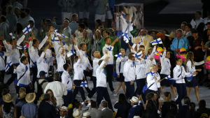 Finland har tagit högst fem medaljer i de åtta senaste olympiska sommarspelen. I år var saldot alla tiders sämsta: ett brons. Bilden från invigningen i Rio. Finlands representanter under OS-invigningen i Rio 2016.