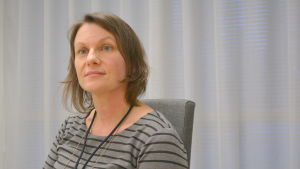 Inspektör Rosita Säisä har ärenden kring trakasserier och osakligt bemötande som sitt specialområde. Rosita Säisä är inspektör vid Regionförvaltningsverket i Västra och Inre Finland.
