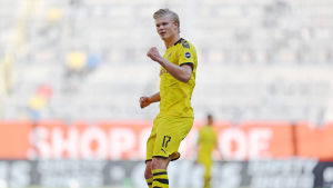 I Borussia Dortmund har Erling Braut Haaland gjort 15 mål på 17 ligamatcher. Erling Braut Haaland firar.