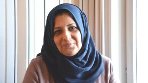 Wafaa Abbas Hasan bor på asylboendet i Nagu. Wafa Abbas Hasan vid nödboendet i Nagu