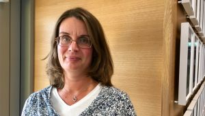 Maria Engblom ser framemot skolstarten trots att undervisningen fortsätter i baracker.. Maria Engblom