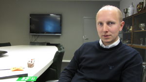 Johan Holmqvist basar för domarna vid Bollförbundet Bollförbundets domarchef Johan Holmqvist.