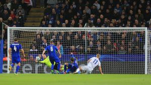 Schmeichel med en "game-saver". Kasper Schmeichel räddade Leicester.