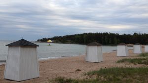 Stränderna i Hangö var fortfarande tomma. Tom strand i Hangö, junikväll.