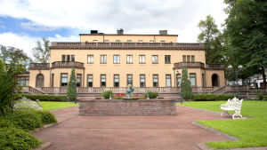Matti Koivurinta-stiftelsen äger Rettigska palatset i Åbo. Rettigska palatset i Åbo