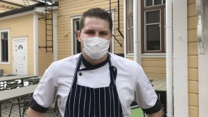 Krögare Patrik Gunell tror att det blir en märkbar ökning i antalet kunder om öppettiderna förlängs. Patrik Gunell, krögare på Bacchus i Vasa.