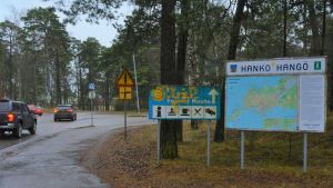 Korsningen mellan Korsmansgatan och Appelgrensvägen är en av de korsningar som förbryllar en del trafikanter i Hangö. Korsningen Appelgrensvägen och Korsmansgatan i Hangö. Trafikmärken och Hangöinfo.