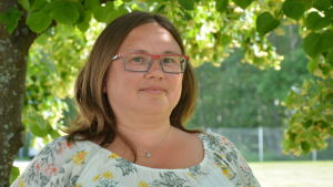 Läkaren Michaela Raivio säger att man borde införa kontrollsystem. Läkaren Michaela Raivio är oroad för avloppsläckan i Metviken i Vasa.