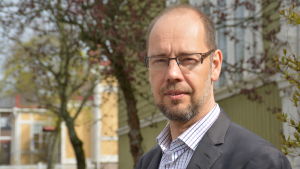 Kristian Wahlbeck, psykiater och utvecklingsdirektör vid Föreningen för mental hälsa i Finland. Psykiater Kristian Wahlbeck, utvecklingsdirektör för Föreningen för Mental Hälsa i Finland.