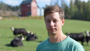Mathias Weckström är ekobonde på Pargas gård - som inte ligger i Åbolands skärgård utan i Tenala. Ekoodlaren Mathias Weckström på Pargas gård i Raseborg