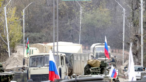 Omkring 2 000 ryska soldater ska garantera säkerheten i landkorridoren mellan Armenien och Nagorno-Karabach. Omkring 2 000 ryska soldater ska garantera säkerheten i landkorridoren mellan Armenien och Nagorno-Karabach.