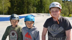 Ville Grönman samt tvillingarna Emil & Alvar Andersson. ville grönman och emil & alvar andersson i skateparken i borgå