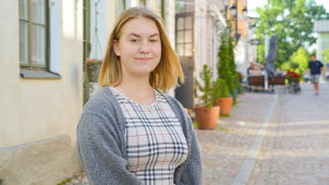 15-åriga Frida Läckström bedömer behovet av skolpsykologer vara stort. En ung kvinna.