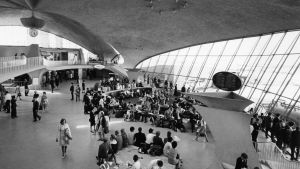 Passagerare i TWA-terminalen 1969. Eero Saarinens TWA-terminal 1969.