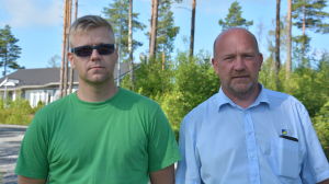 Dan Lindström och Antti Karlsson byggde hus i Norrbacka och fick löfte om asfaltväg. Dan Lindström och Antti Karlsson byggde hus i Norrbacka och fick löfte om asfaltväg.