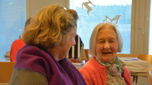 Mikaela och Dora har blivit goda vänner under resans gång och arbetet med dokumentären. Mikaela Weurlander och Dora Siivonen.
