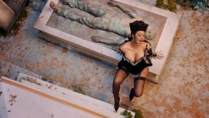 RIP 2020 En svartklädd Cardi B sitter bredvid en grå kropp i en öppen kista vid en begravningsplats.