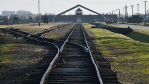 Auschwitz-Birkenaun ratapiha