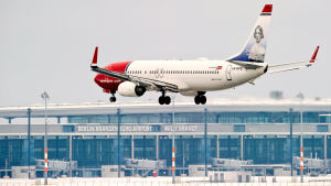 Förutom piloter har Norwegian också haft brist på flygplan och tvingats hyra in plan av andra lågprisbolag. Norwegians pilotstrejk fortsätter