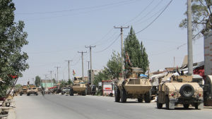 Många amerikaner är trötta på USA:s krig i Afghanistan. Kriget har pågått i aderton år. Regeringen och utländska Natostyrkor lyckades rädda Ghazni först efter att man skicka in massiva förstärkningar