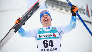 Niskanen sopade hem VM-guldet i förkrossande stil 2017. Iivo Niskanen efter VM-guldloppet 2017.
