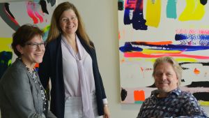 Kultur- och fritidsdirektör Merja Kukkonen, museichef Marina Catani och producent Petteri Saario när planerna presenterades 2018. Arkivbild. Bild på Marja Kukkonen, Merja Catani och Petter Saario.