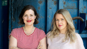 Relationspodden med Eva Frantz och Hannah Norrena. Eva Frantz och Hannah Norrena