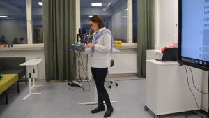Hanna Mäki-Hallila undervisar i svenska på Linnankosken lukio. Hanna Mäki-Hallila undervisar.