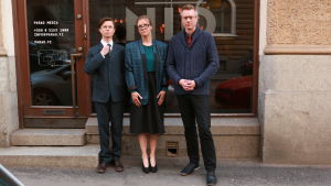 Ja, ni ser ju själva: Sonja och Mårten eller Tant Sonja och Farbror Mårten? Sami Sykkö, Sonja Kailassaari och Mårten Svartström.