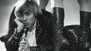 Danny naisten jaloissa. Arkistokuva dokumenttielokuvasta Danny (2016).