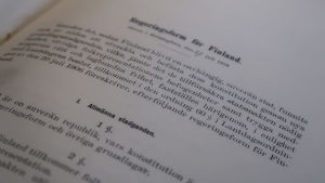 Det var inte förrän vid millennieskiftet som hela grundlagen genomgick en betydande reformprocess. Finlands regeringsform av 1919 som förvaras i Riksarkivet i Helsingfors.