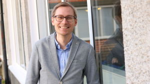 Esbjörn Hägerstedt blev ny rektor för Karis-Billnäs gymnasium år 2019. Porträttbild på Esbjörn Hägerstedt.