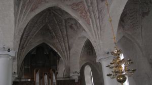 I Sjundeå har den svenska församlingen betydligt färre platser i kyrkofullmäktige än den finska församlingen. Sjundeå kyrka