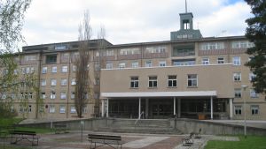 I dag står Mjölbolsta gamla sjukhusfastighet tom. Tidigare jobbade många personer här som utbildats till sjukskötare i Ekenäs. Huvudbyggnaden vid Mjölbolsta sjukhus i Raseborg.