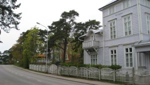 Många villor längs Appelgrensvägen i Hangö fick sin början då badhusgästerna behövde någonstans att bo. Villor vid Appelgrensvägen.