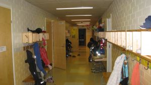 Solbrinkens skola ska finnas tillsammans med dagiset Laban i det nya Laurentiushuset. Solbrinkens skola i Lojo.