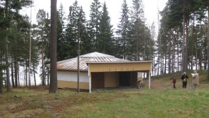 Gumnäs festplats. På senare år har det bland annat ordnats Faces festival vid den gamla dansbanan. Faces ordnas i Gumnäs i Pojo 2010.
