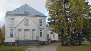Ingermanlänningarna promenerade från hamnen till bönehuset på Esplanaden i Hangö. Evangeliska folkhögskolan i Hangö